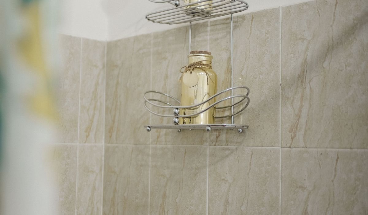 Compact bathroom with tiled shower surround